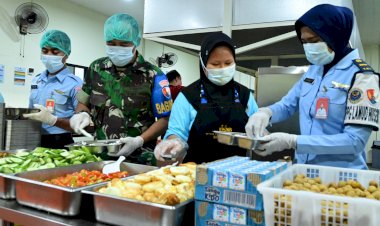 Komitmen Dukung Program Makanan Bergizi Gratis, Personel Lanud Husein Sastranegara Kawal dan Distribusikan MBG