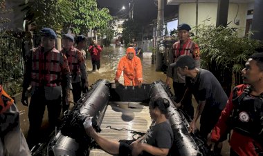 Siaga Bencana Brimob Polda Metro Jaya Gelar Patroli SAR Antisipasi Banjir dan Pohon Tumbang di Jabodetabek