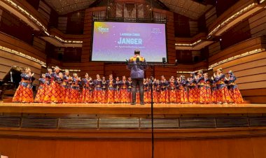 Kalahkan Pesaing Asia, Paduan Suara SMP Labschool Cirendeu Raih Prestasi Tertinggi di MCE