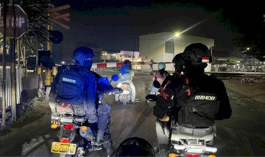 Patroli Malam Brimob Yon D Pelopor Amankan Pelaku Tawuran di Cikarang Utara