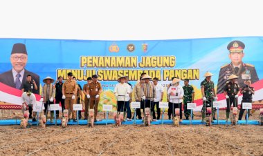 Polri Perkuat Ketahanan Pangan Nasional: Wakapolri Bersama Menko Pangan Tanam Jagung di Lampung Selatan