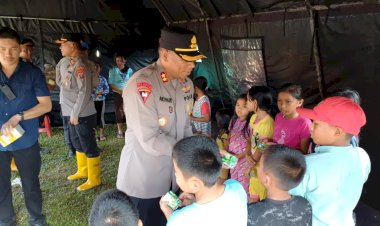Sentuhan Kepedulian: Polres Humbahas Berikan Trauma Healing bagi Anak Korban Bencana