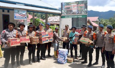 Polres Padang Pariaman Salurkan Bantuan ke Warga Terdampak di Korong Sipisang sipinang Nagari Anduring Kecamatan 2x11 Kayu Tanam
