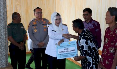 Kapolres Pekalongan Dampingi Bupati Serahkan Combi dan Cultivator untuk Petani