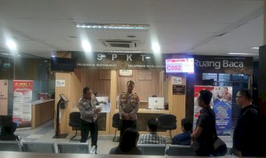 Itwasda Polda Metro Jaya Sosialisasikan SP4N-Lapor ke Warga Pembuat Laporan Polisi di SPKT
