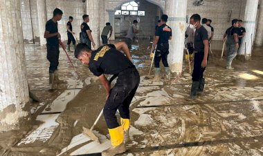 Usai Dibersihkan Personel Polri, Masjid Terdampak Bencana di Aceh Kini Bisa Dipakai Warga