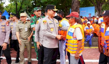Kapolda Metro Jaya Pimpin Apel 1.000 Nelayan Kamtibmas di Kepulauan Seribu