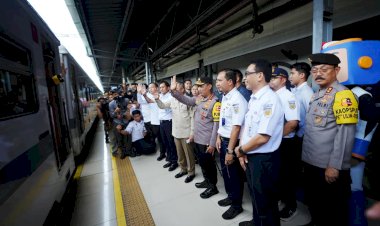 Tinjau Pengamanan Nataru di Stasiun Pasar Senen, Kapolri Ingatkan Kesiapsiagaan Hadapi Potensi Bencana
