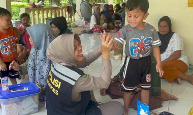 Polri Hadir Mlalui Dokkes Polres Langkat Melaksanakam Bakti Kesehatan Kepada Mayarakat Desa Harapam Makmur