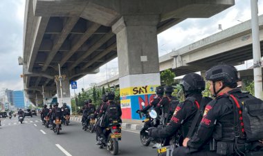 Brimob Polda Metro Jaya Laksanakan Antisipasi Tawuran di Cipinang Besar Selatan, Jakarta Timur