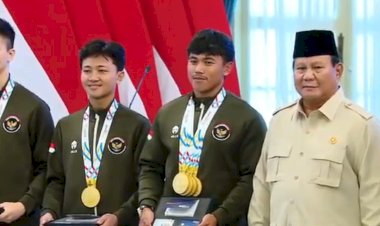 Momen Prabowo Hitung Medali Emas Martina Ayu, Istana Negara Bergemuruh Tepuk Tangan