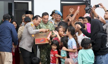 Kapolda Metro Jaya Bersama Pangdam Jaya Pastikan Penanganan Pengungsi Banjir Terlayani dengan Baik