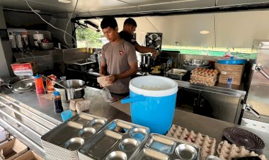 Dapur Umum Polri Terus Beroperasi Layani Pengungsi di Aceh Tamiang dan Sumbar
