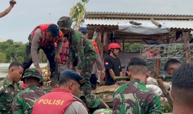 Brimob Polda Metro Jaya Gerak Cepat Perbaiki Tanggul Jebol Muara Gembong