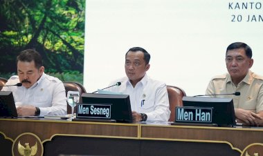 Sebelum Umumkan Pencabutan Izin Perusahaan Pelanggar Aturan, Mensesneg Sampaikan Duka Cita Kecelakaan Pesawat dan Bencana