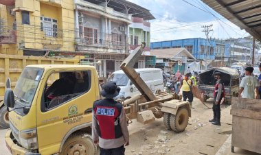 Dari Jalan Tergenang ke Bengkel Perbaikan, Polisi gunakan towing  Evakuasi Mobil Warga Pascabanjir