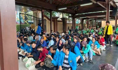 Buka Bersama di Lokasi Unjuk Rasa, Polda Metro Jaya Kedepankan Kebersamaan dan Sikap Humanis