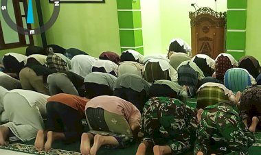 Tarawih Bersama Satgas TMMD, Warga Sukamaju Rasakan Kedekatan dengan TNI