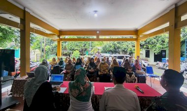 Sinergi TNI dan Dinas Sosial, Warga Tirtajaya Antusias Ikuti Penyuluhan Ketahanan Keluarga