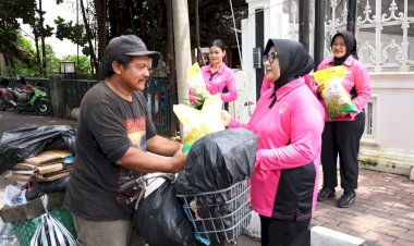 Semarak Ramadhan 2026, Bhayangkari Cabang Surakarta Tebar Bantuan Sembako