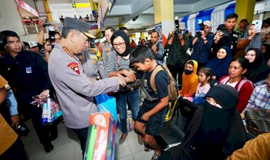 Tinjau Terminal Purabaya, Kapolri ke Sopir Bus: Hati-Hati dan Jaga Keselamatan Pemudik