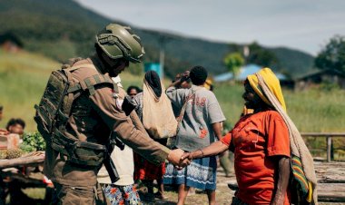 Satgas Damai Cartenz Hadir di Tengah Masyarakat, Pastikan Ibadah Berjalan Aman di Distrik Kiwirok