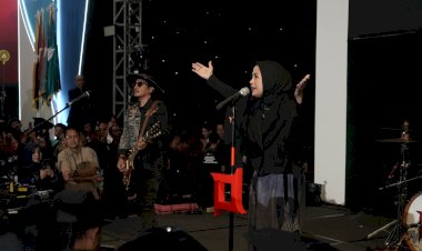 KOTAK Bakar Semangat Wisudawan Universitas Mercu Buana Lewat Deretan Lagu Penuh Energi
