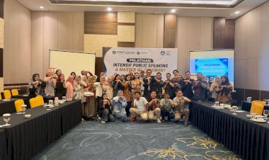 FKIP UNMUL Gandeng Semesta Academy Gelar Pelatihan Public Speaking dan Service Excellence