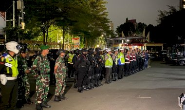 Brimob PMJ Dan Polres Jaksel Patroli Dini Hari di Blok M, Ratusan Pil Terlarang Diamankan
