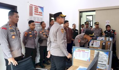 Kapolres Pekalongan Cek Kesiapan Call Center 110, Pastikan Layanan Aduan Masyarakat Responsif