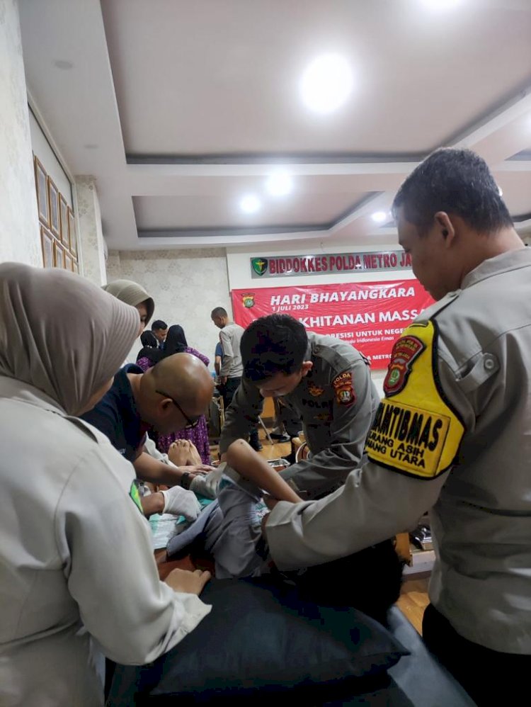 Polda Metro Jaya Gelar Khitanan Masal Gratis Dalam Rangka HUT Bhayangkara Ke-77