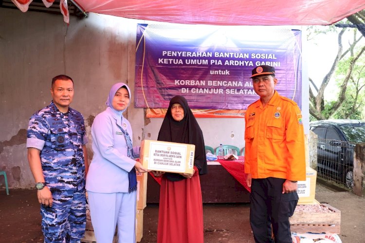 PIA Ardhya Garini Pusat Salurkan Bantuan  kepada Warga Terdampak Bencana Alam Cianjur