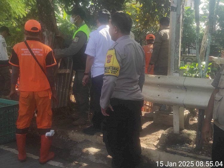 Bhabinkamtibmas dan Tiga Pilar Tertibkan PKL dan Parkir Liar di Kelurahan Tanah Tinggi