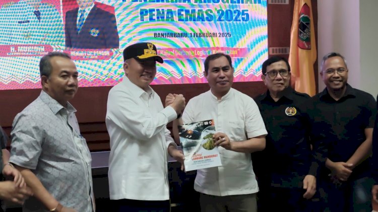 Gubernur Kalsel H. Muhidin dipastikan menerima penghargaan pena emas
