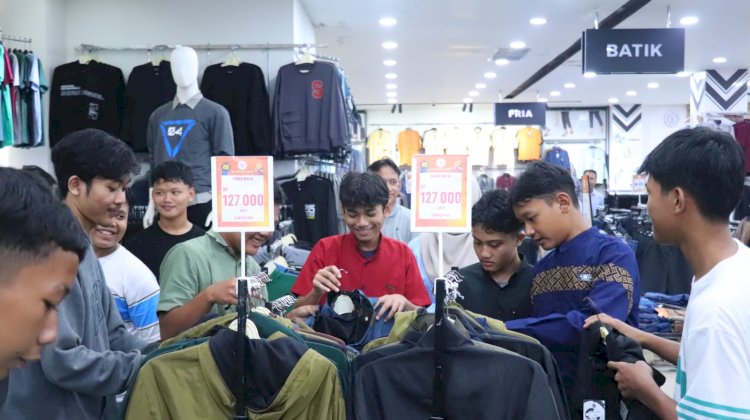 Kapolres Pekalongan Ungkapan Rasa Syukur,  Ajak Anak Yatim Piatu Berbelanja