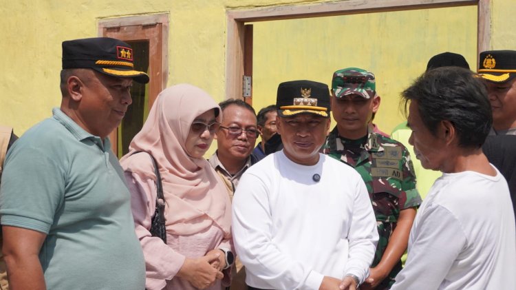 Wali Kota, Dandim 0508/Depok, Kapolres bersama Forkopinda Tinjau Rumah Warga  Rusak Akibat Hujan Deras dan Angin Kencang