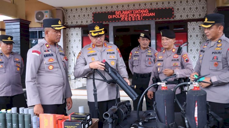 Kapolres Pekalongan Cek Amunisi dan Senjata Gas Air Mata
