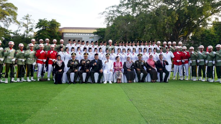 Wawalkot Depok Inspektur Upacara Penurunan Bendera di Balai