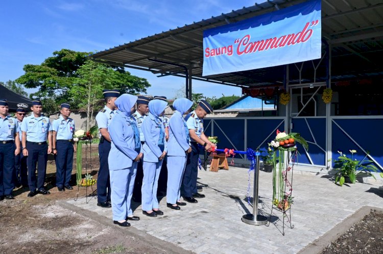 Tingkatkan Semangat Kerja, Danlanud Husein Sastranegara Resmikan Saung “Commando”