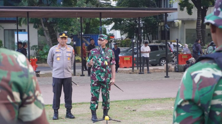 Dandim dan Kapolres Metro Depok Cek Pasukan BKO dari Rindam III Siliwangi