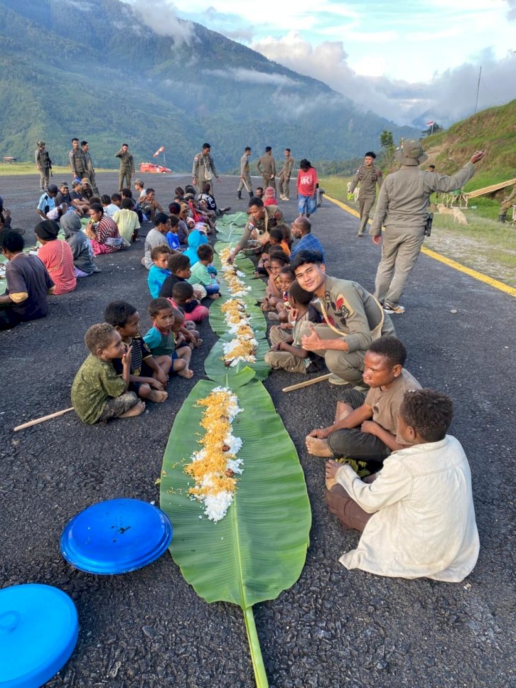 Satgas Ops Damai Cartenz Gelar Makan Bersama Warga di Kiwirok Hadirkan Senyum dan Kebahagiaan