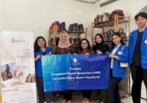 Kolaborasi UMBY-UPSI Malaysia: UMKM Batik Dampingi Pemasaran Digital