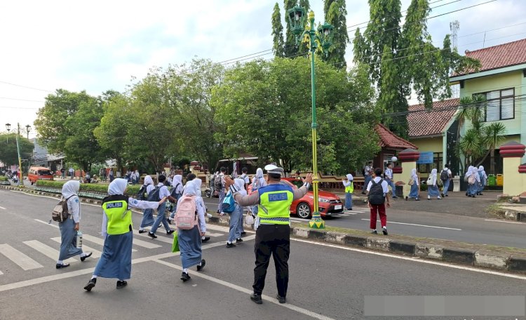 Cegah Macet dan Kecelakaan, Polres Pekalongan Rutin Terjunkan Personel di Pagi Hari