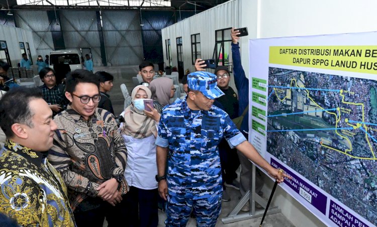 Komandan Lanud Husein Sastranegara Dampingi Wakil Menteri LH Tinjau DSAB SPPG Lanud Husein Sastranegara