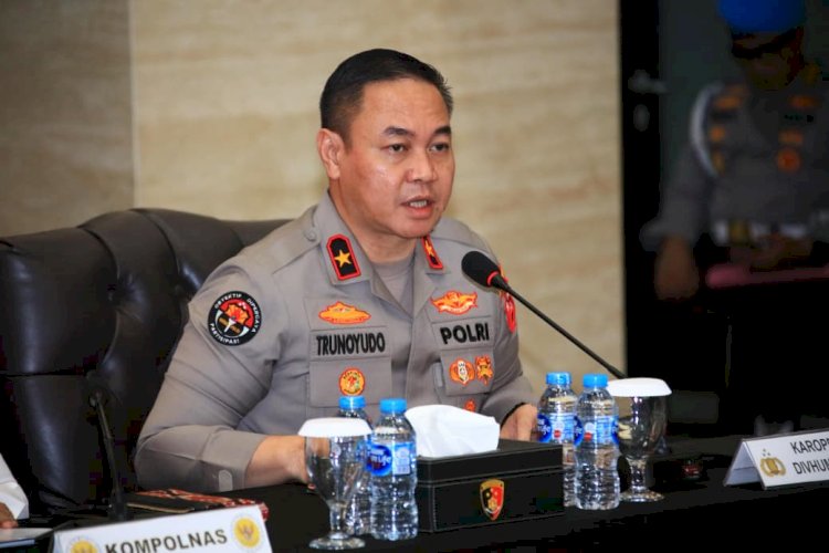Tegaskan Komitmen, Polri Kembalikan 39 Buku Milik Tersangka Kasus Kerusuhan