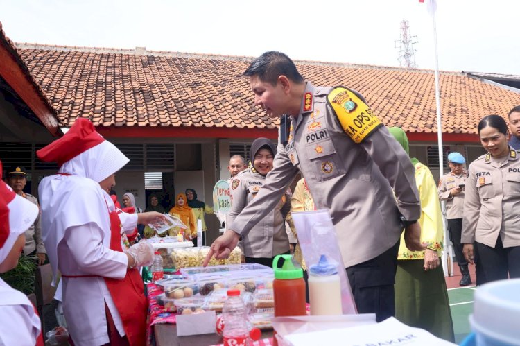 Kapolres Metro Jaktim Tinjau Program Makan Bergizi Gratis di SDS Kemala Bhayangkari 5