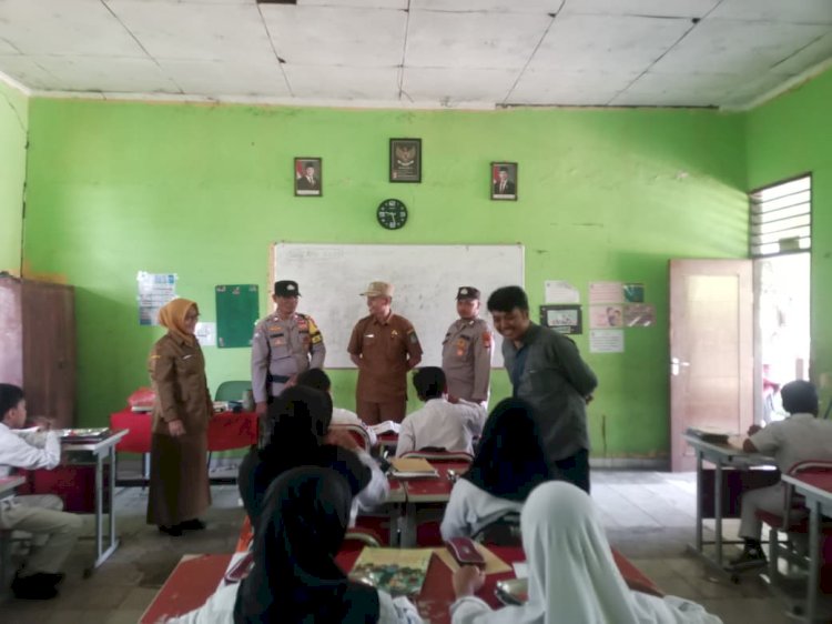 Pastikan Program Berjalan Lancar, Polsek Jatisampurna Monitoring Penyaluran Makan Bergizi Gratis di SDN II