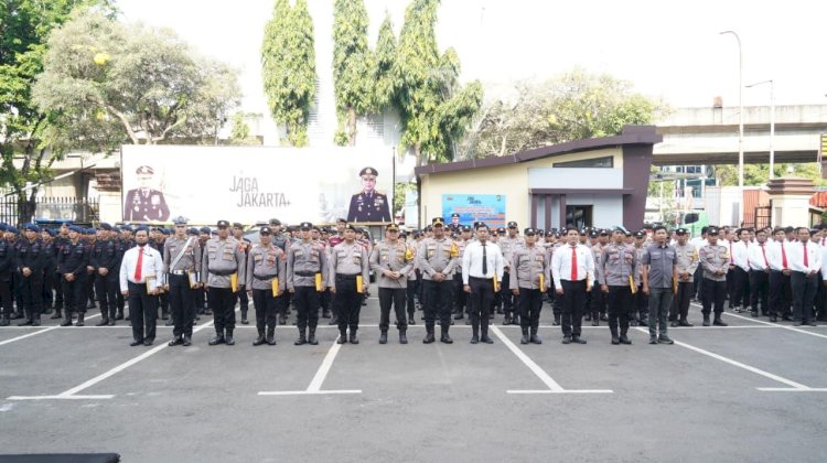 Polres Metro Jakarta Utara Beri Penghargaan kepada Personel Berprestasi