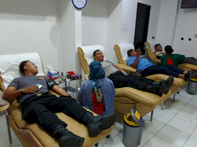 Polres Kepulauan Seribu Gelar Donor Darah dalam Rangka Hari Jadi Humas Polri ke-74