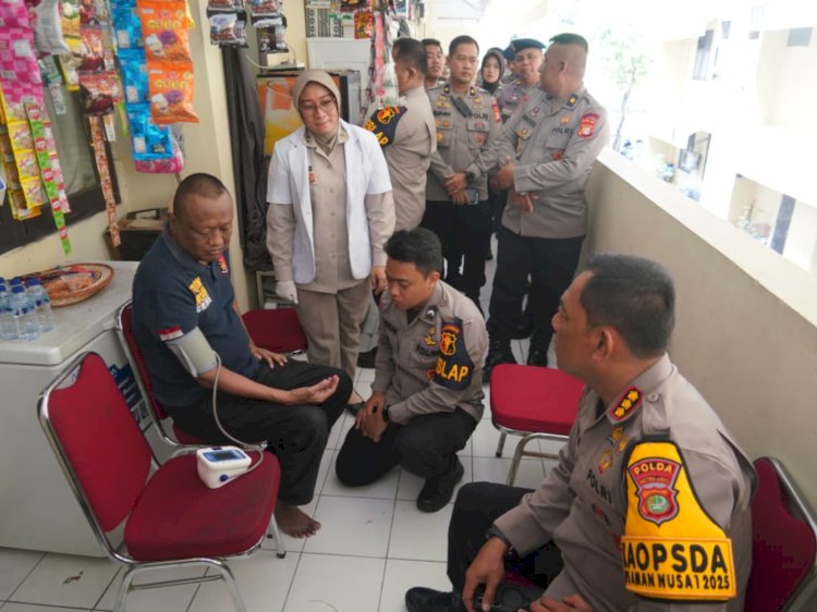 Brimob Polda Metro Jaya Laksanakan Anjangsana Anggota Sakit Menahun Sambut HUT ke-80 Korps Brimob Polri